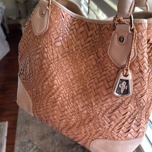Chic Woven Tan and Cream Shoulder Bag